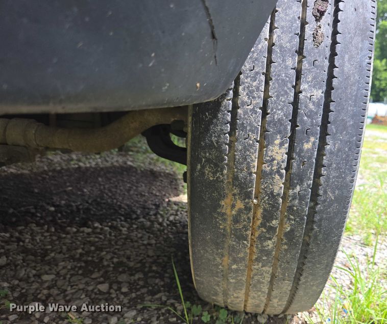 image for item EC4340 2001 Ford F450 Super Duty utility / service truck