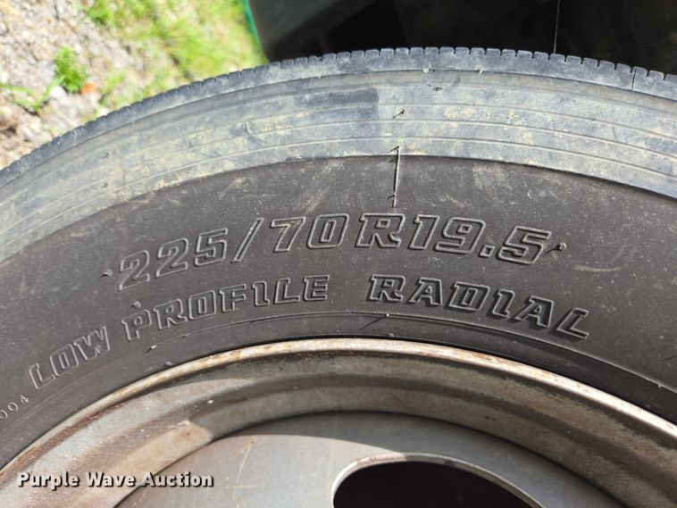 image for item EC4340 2001 Ford F450 Super Duty utility / service truck