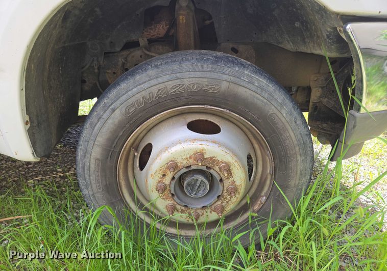 image for item EC4340 2001 Ford F450 Super Duty utility / service truck