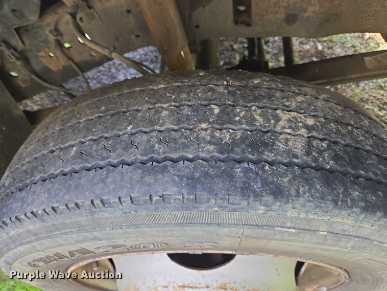 image for item EC4340 2001 Ford F450 Super Duty utility / service truck