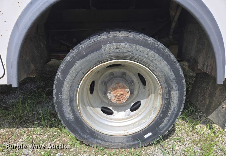 image for item EC4340 2001 Ford F450 Super Duty utility / service truck