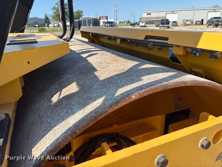 image for item EC4397 2016 Sakai SW990-1 double drum vibratory roller