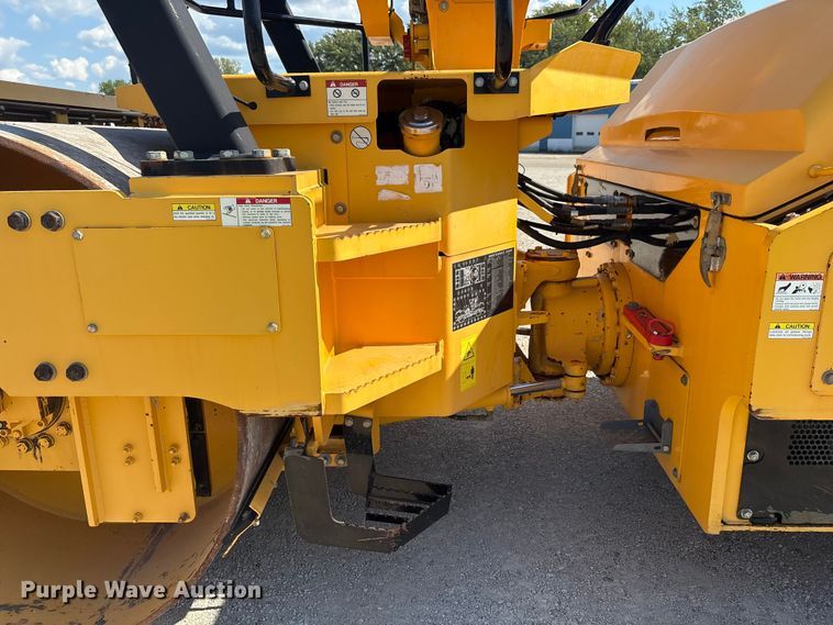 image for item EC4397 2016 Sakai SW990-1 double drum vibratory roller