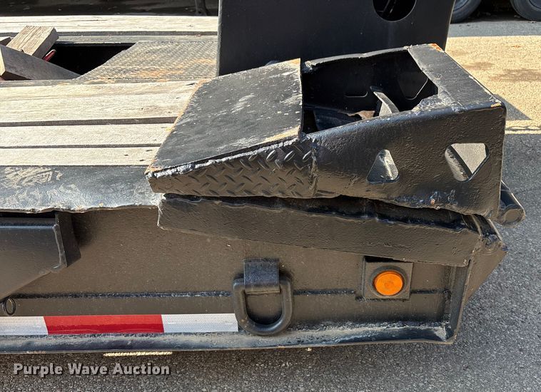 image for item EC4403 1995 Trail King Industries lowboy equipment trailer