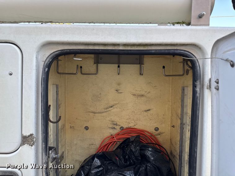 image for item ED4462 2011 Ford F450 bucket truck