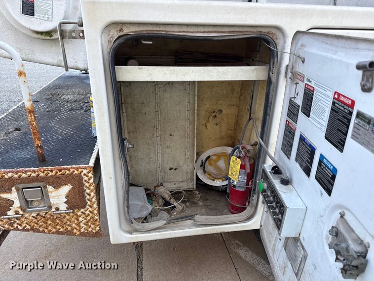 image for item ED4462 2011 Ford F450 bucket truck