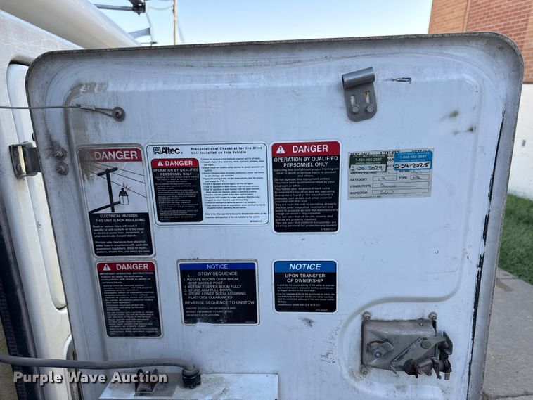 image for item ED4462 2011 Ford F450 bucket truck