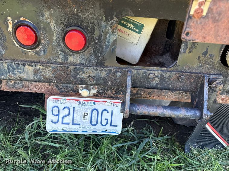 image for item ED4465 2000 Landoll lowboy equipment trailer