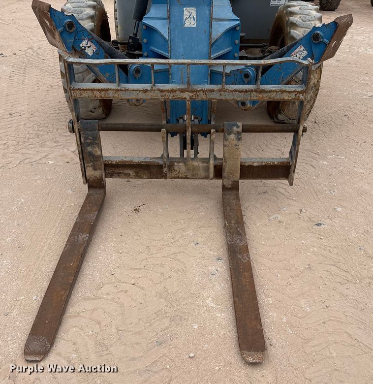 image for item ED5788 2013 Genie GTH-1056 telehandler