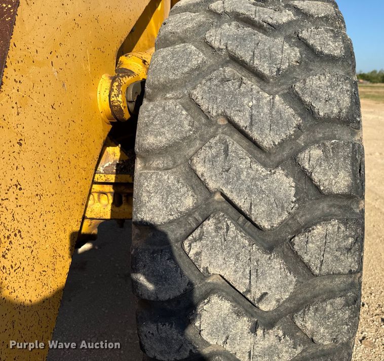 image for item ED5853 2002 John Deere 544H wheel loader