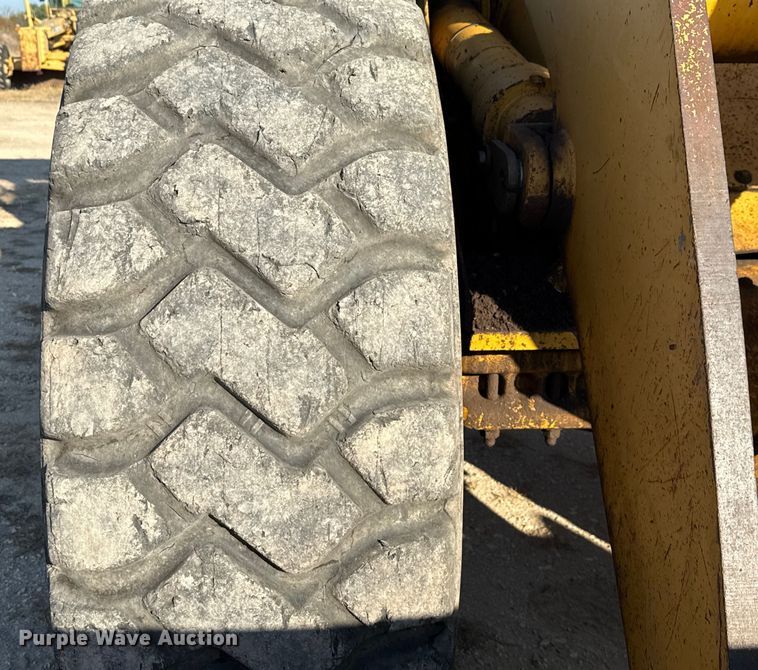 image for item ED5853 2002 John Deere 544H wheel loader