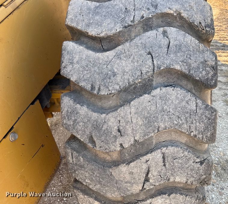 image for item ED5853 2002 John Deere 544H wheel loader