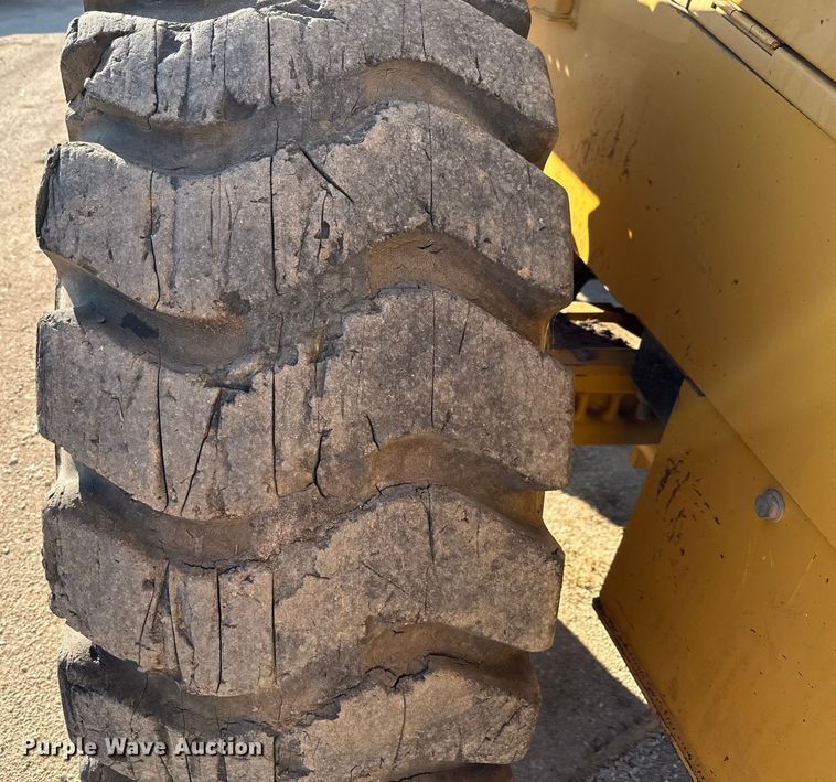 image for item ED5853 2002 John Deere 544H wheel loader