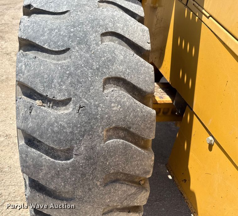 image for item ED5854 2001 John Deere 544H wheel loader