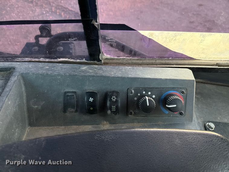 image for item ED5856 2019 John Deere 650K XLT dozer