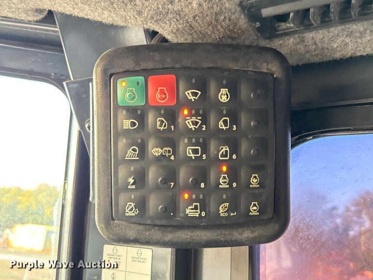 image for item ED5856 2019 John Deere 650K XLT dozer