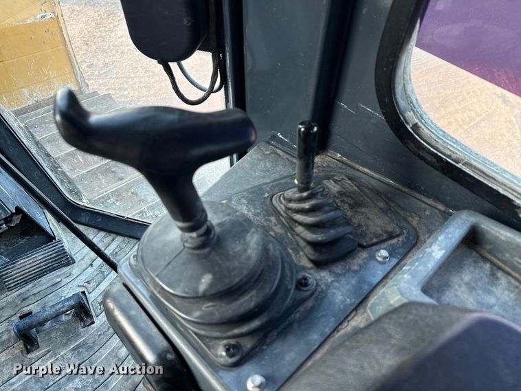 image for item ED5856 2019 John Deere 650K XLT dozer