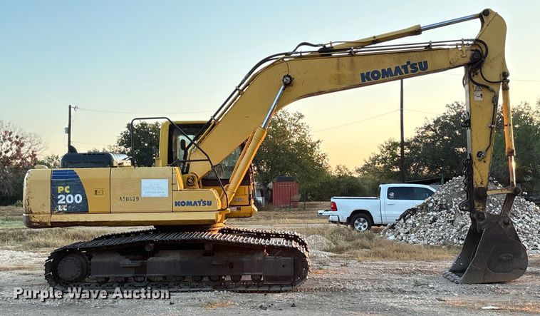 EXCAVADORA 2011 KOMATSU PC200LC8
