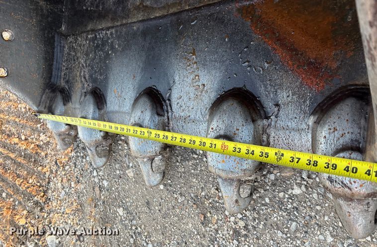 image for item ED5857 2011 Komatsu PC200LC-8 excavator