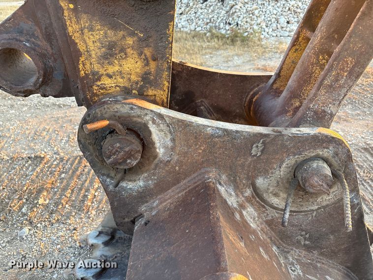 image for item ED5857 2011 Komatsu PC200LC-8 excavator