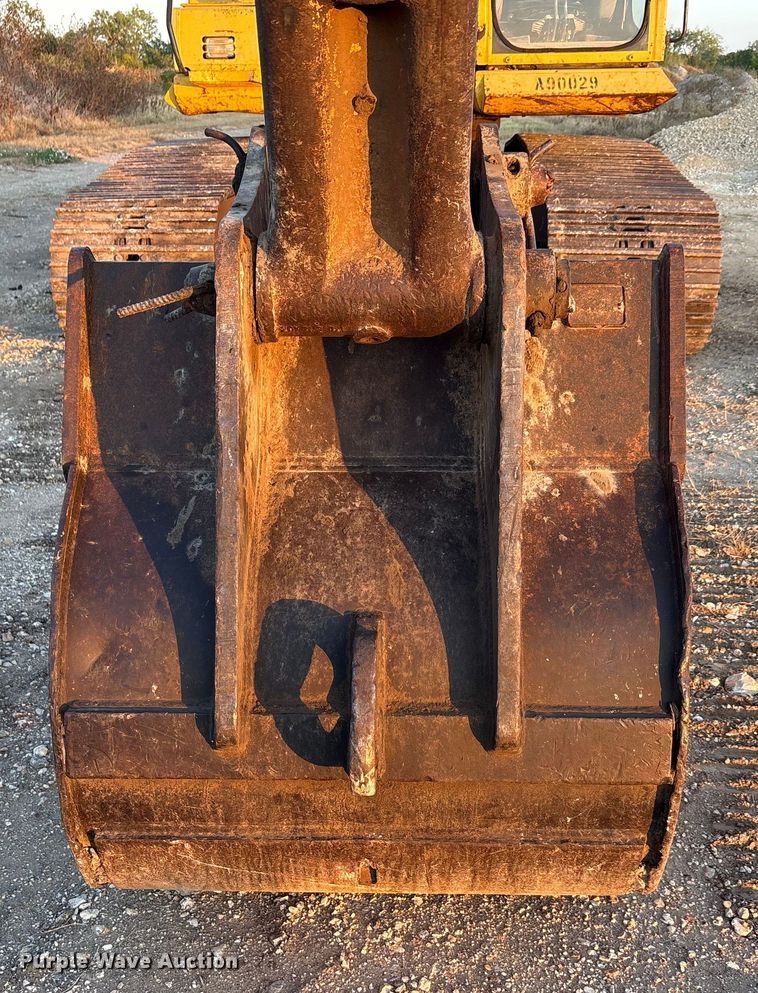 image for item ED5857 2011 Komatsu PC200LC-8 excavator