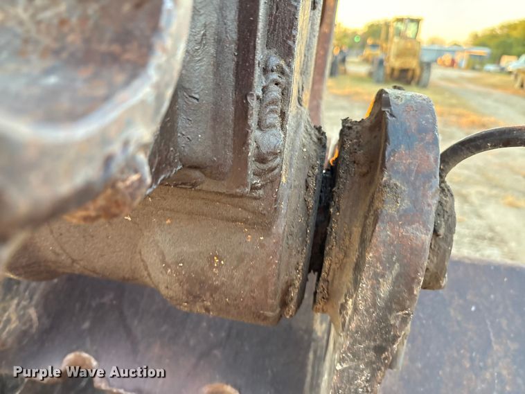 image for item ED5857 2011 Komatsu PC200LC-8 excavator