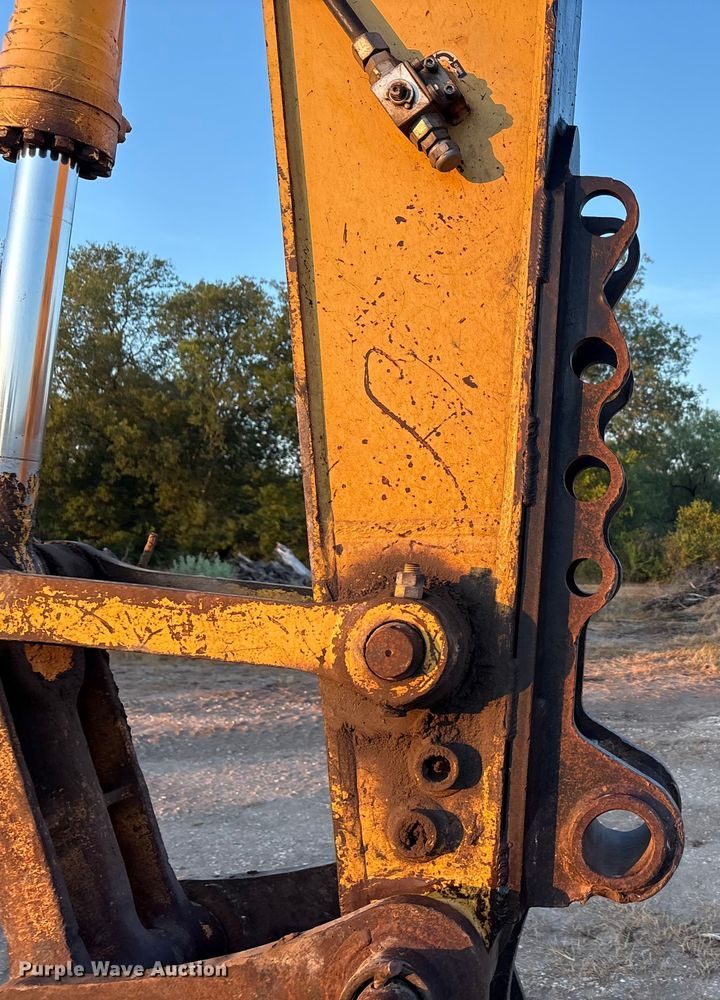 image for item ED5857 2011 Komatsu PC200LC-8 excavator