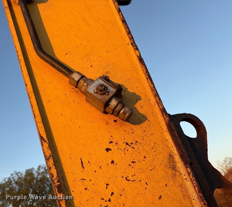 image for item ED5857 2011 Komatsu PC200LC-8 excavator