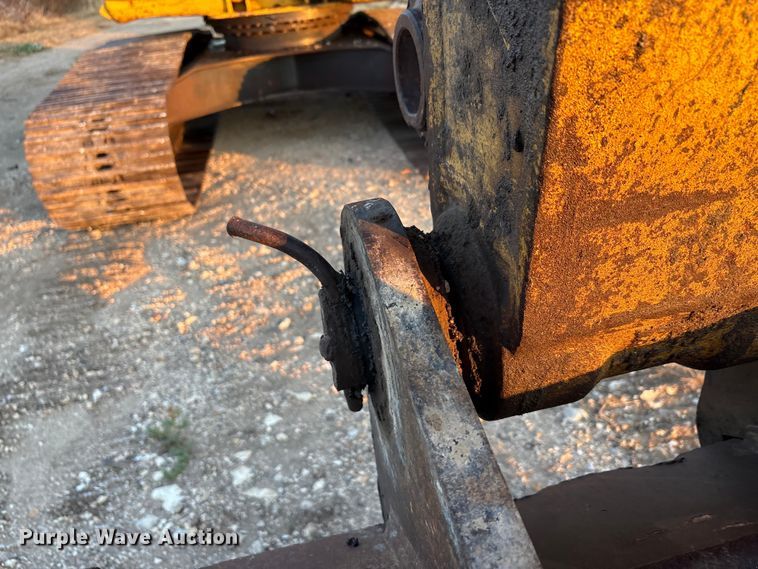 image for item ED5857 2011 Komatsu PC200LC-8 excavator