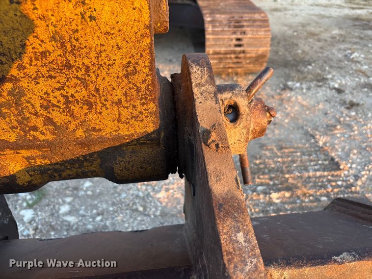 image for item ED5857 2011 Komatsu PC200LC-8 excavator