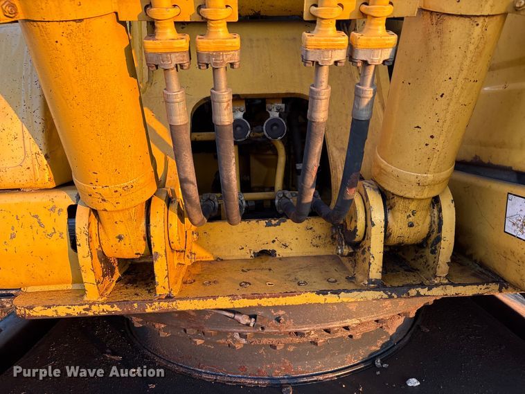 image for item ED5857 2011 Komatsu PC200LC-8 excavator