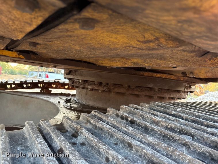 image for item ED5857 2011 Komatsu PC200LC-8 excavator