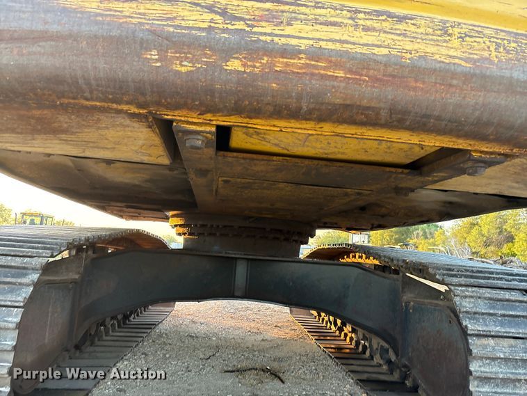 image for item ED5857 2011 Komatsu PC200LC-8 excavator