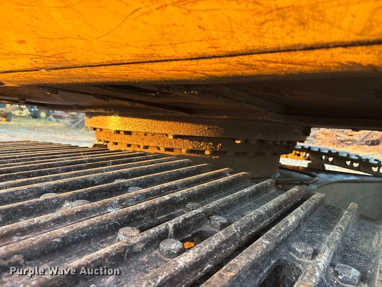 image for item ED5857 2011 Komatsu PC200LC-8 excavator