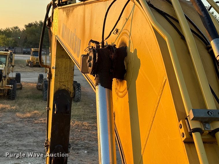 image for item ED5857 2011 Komatsu PC200LC-8 excavator