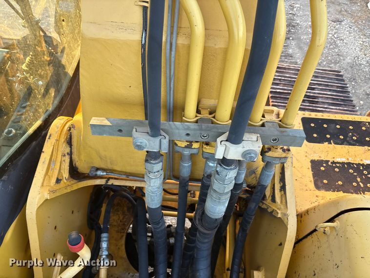 image for item ED5857 2011 Komatsu PC200LC-8 excavator