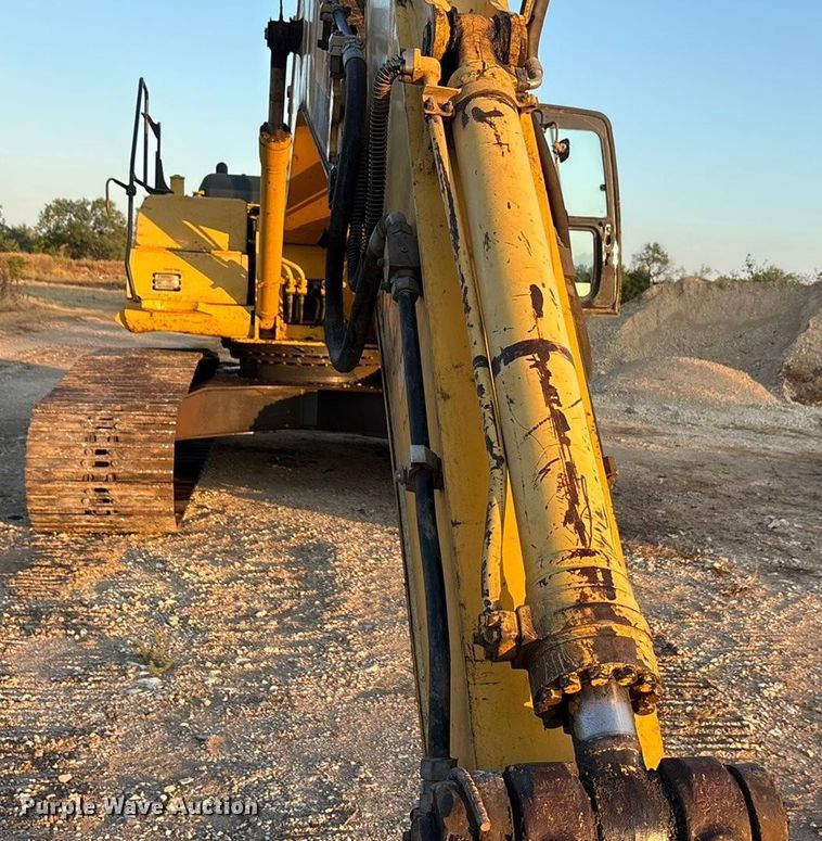 image for item ED5857 2011 Komatsu PC200LC-8 excavator