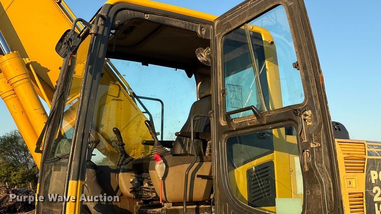 image for item ED5857 2011 Komatsu PC200LC-8 excavator
