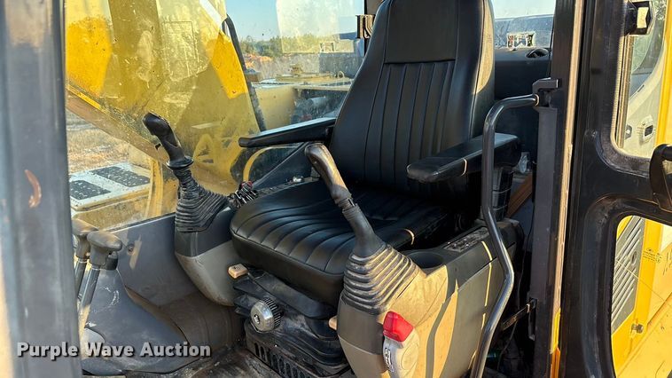 image for item ED5857 2011 Komatsu PC200LC-8 excavator