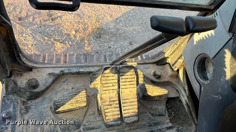 image for item ED5857 2011 Komatsu PC200LC-8 excavator