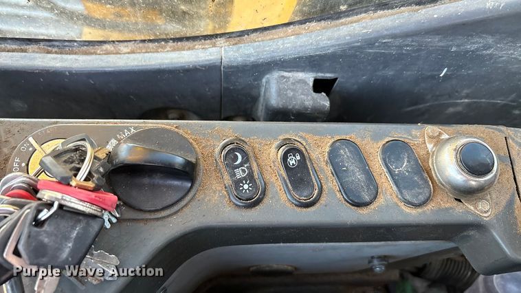 image for item ED5857 2011 Komatsu PC200LC-8 excavator