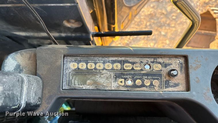 image for item ED5857 2011 Komatsu PC200LC-8 excavator