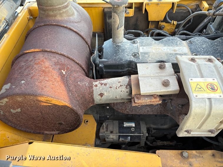 image for item ED5857 2011 Komatsu PC200LC-8 excavator