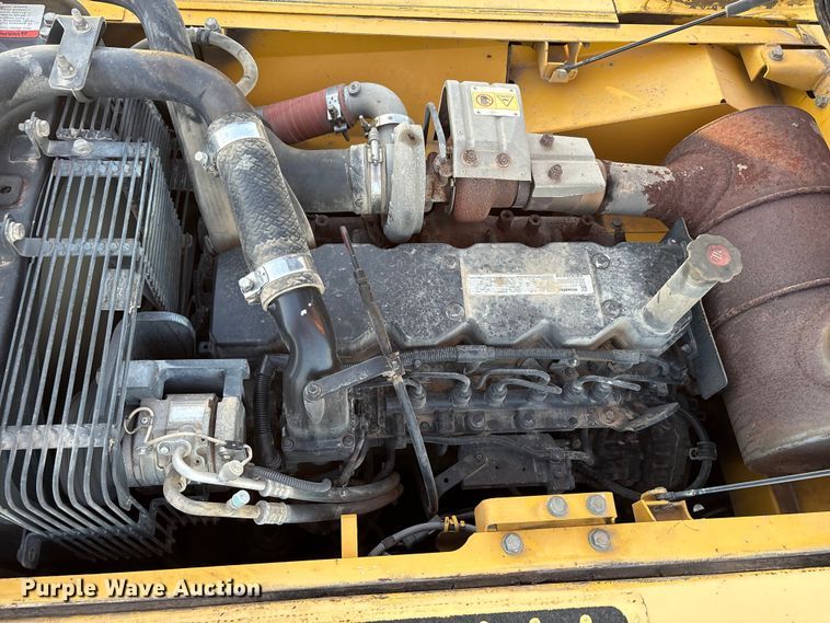 image for item ED5857 2011 Komatsu PC200LC-8 excavator