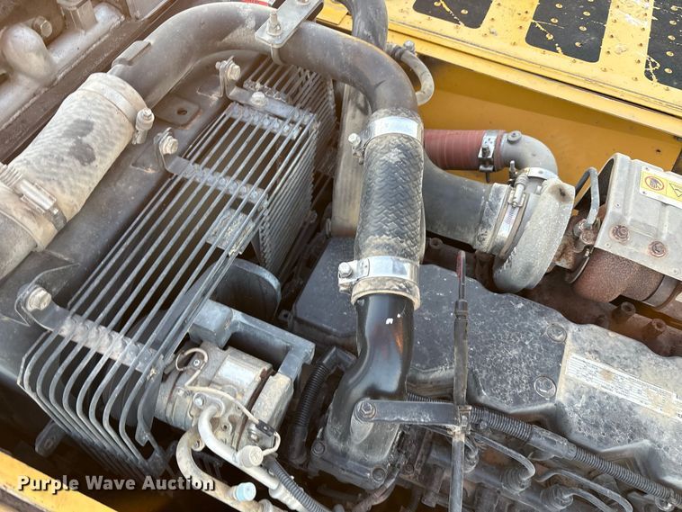 image for item ED5857 2011 Komatsu PC200LC-8 excavator