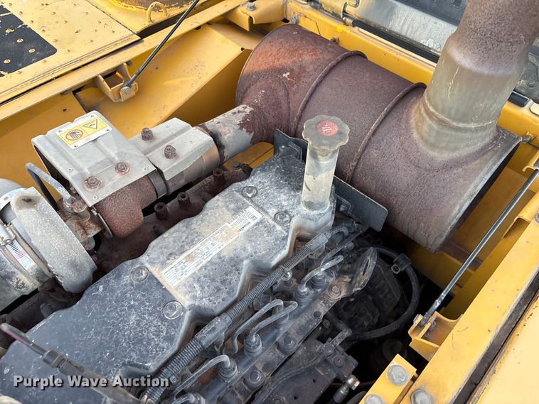 image for item ED5857 2011 Komatsu PC200LC-8 excavator