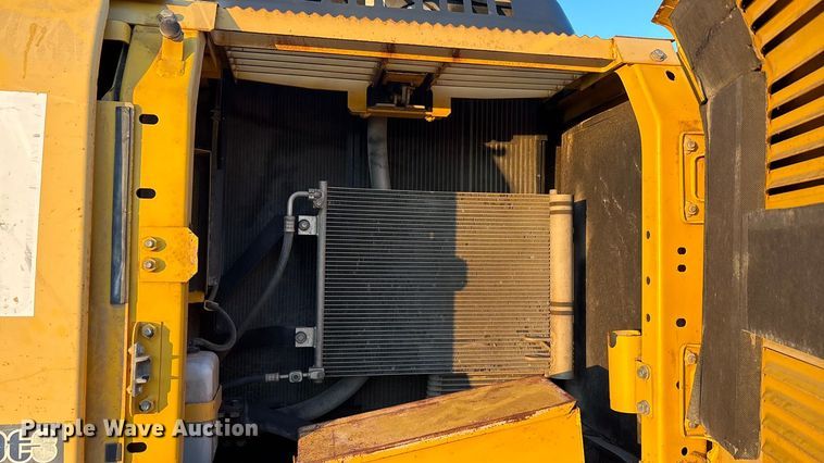 image for item ED5857 2011 Komatsu PC200LC-8 excavator