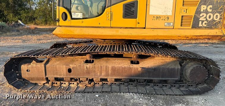 image for item ED5857 2011 Komatsu PC200LC-8 excavator