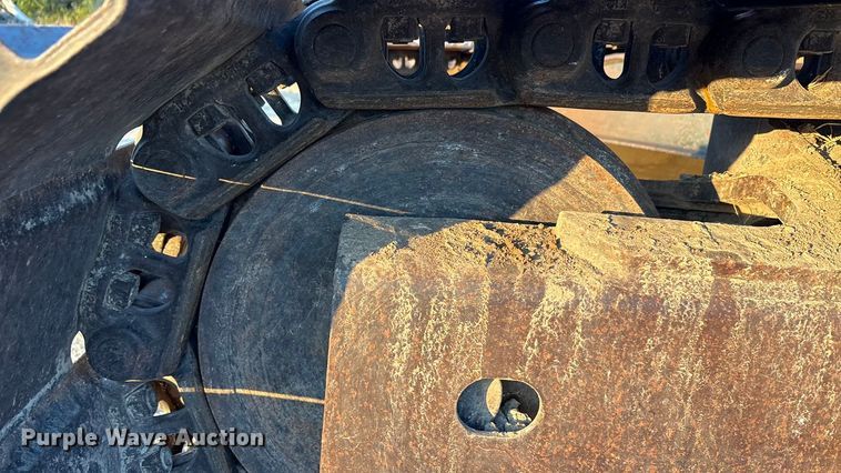 image for item ED5857 2011 Komatsu PC200LC-8 excavator