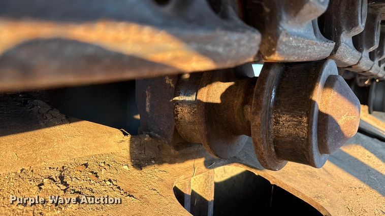 image for item ED5857 2011 Komatsu PC200LC-8 excavator